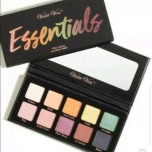 Violet Voss Essentials Palette.